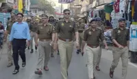 फिरोजाबाद: होली की पूर्व संध्या पर पुलिस ने पैदल गश्त कर, राहगीरों से किया संवाद