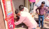 फिरोजाबाद: निगम ने बड़े बकायेदारों के खिलाफ चलाया कुर्की अभियान, दस दुकान की सील