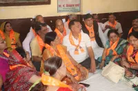 फिरोजाबाद: फूलों की होली खेलकर आपसी प्रेम, भाईचारे और सौहार्द का दिया संदेश 