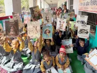 फिरोजाबाद:  महिला शक्ति ने परीक्षा पूर्व छात्राओं को बांटे लेखन पैड